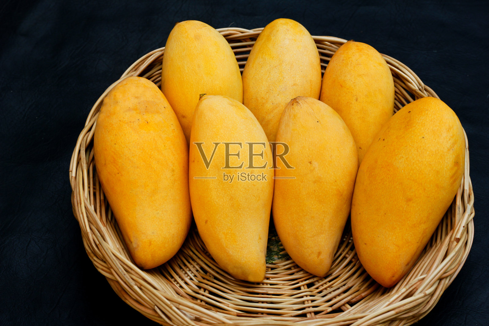 芒果,芒果黑色背景照片摄影图片