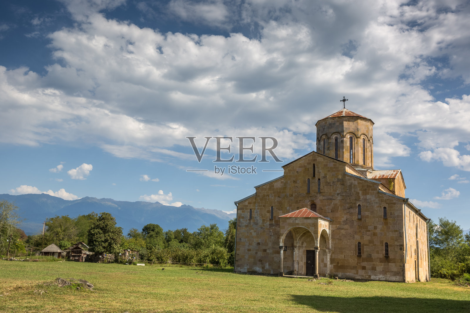 高加索地区的基督教会照片摄影图片