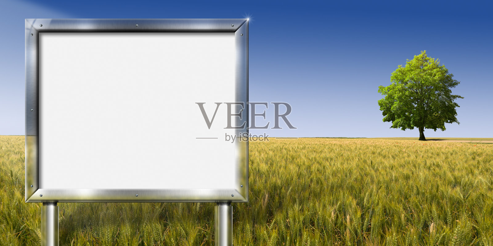 大的铬广告牌在农村照片摄影图片