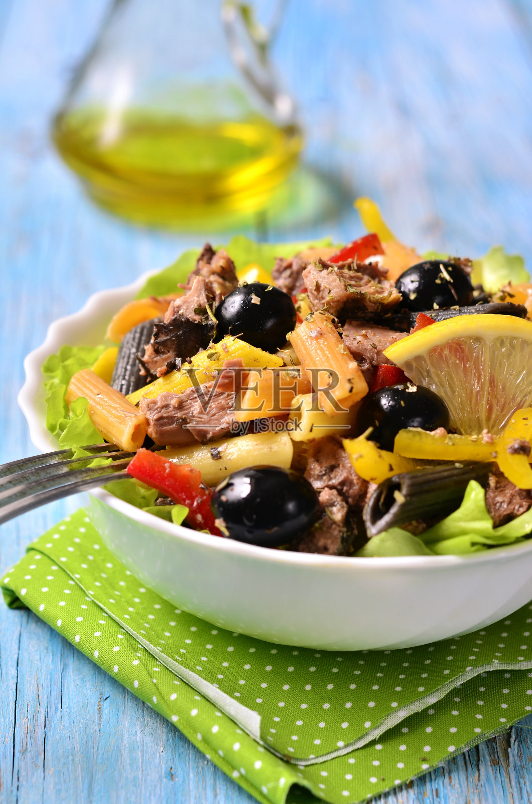 金枪鱼沙拉照片摄影图片