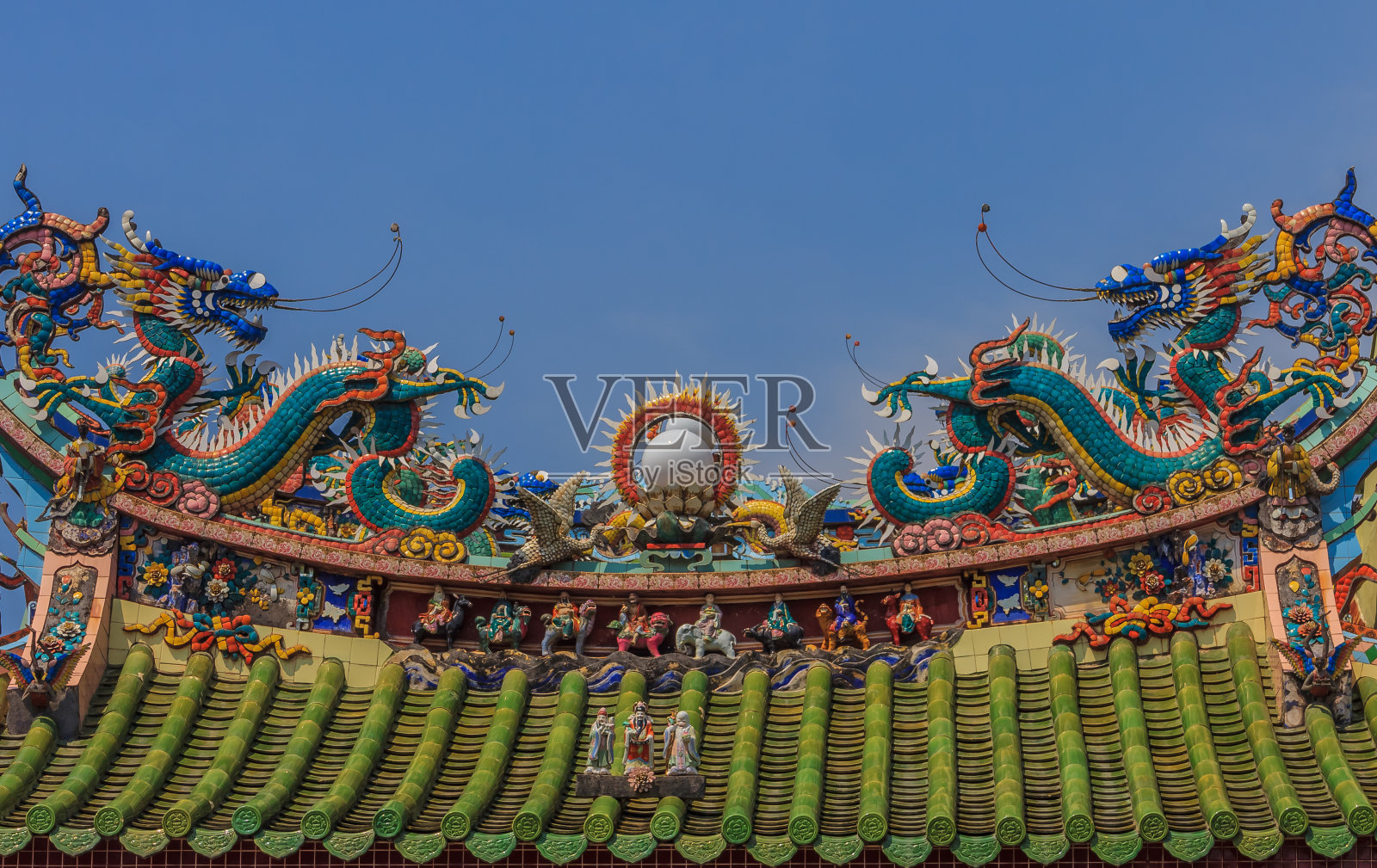 龙庙屋顶装饰照片摄影图片