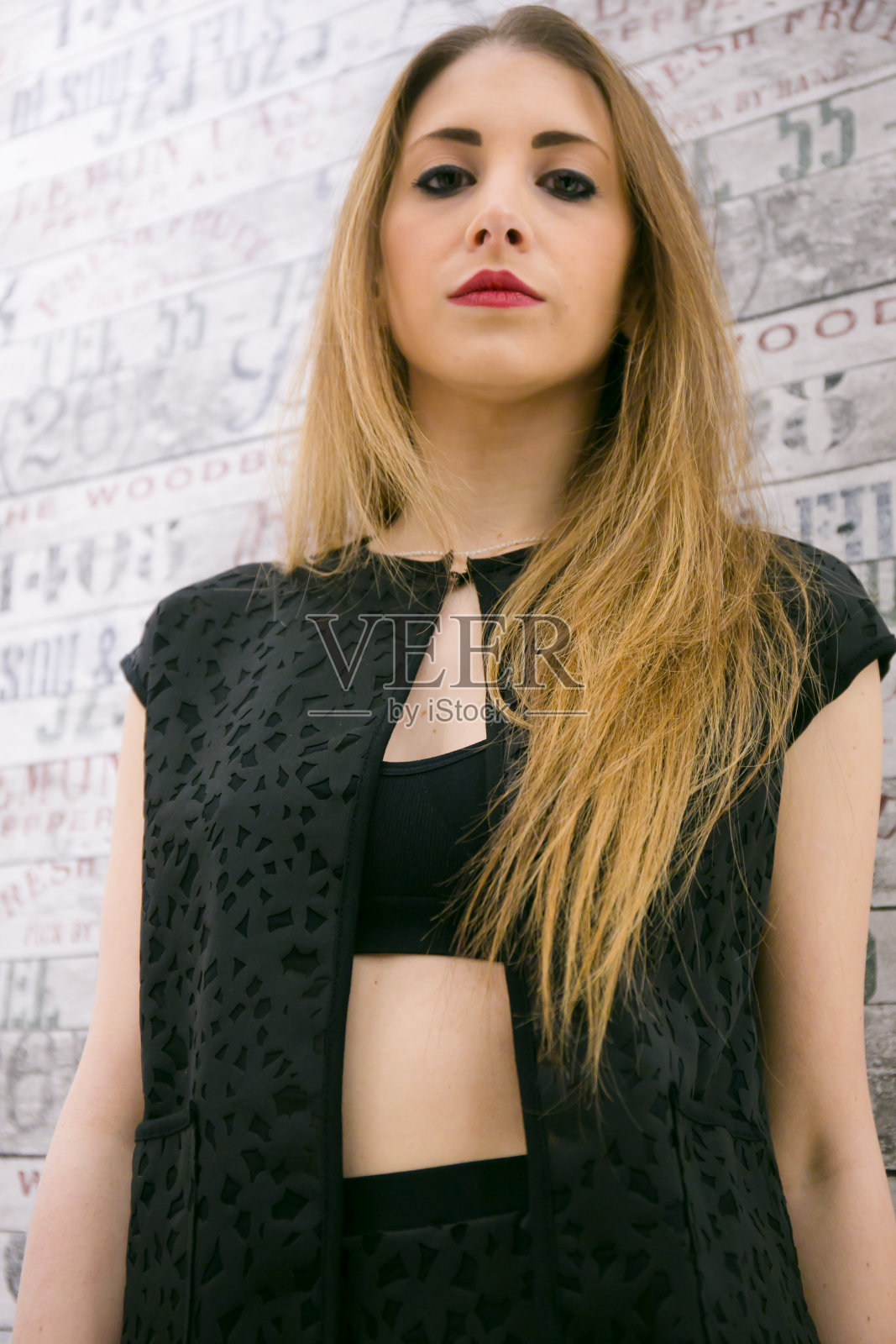 意大利女人:一个年轻漂亮的女孩的肖像照片摄影图片