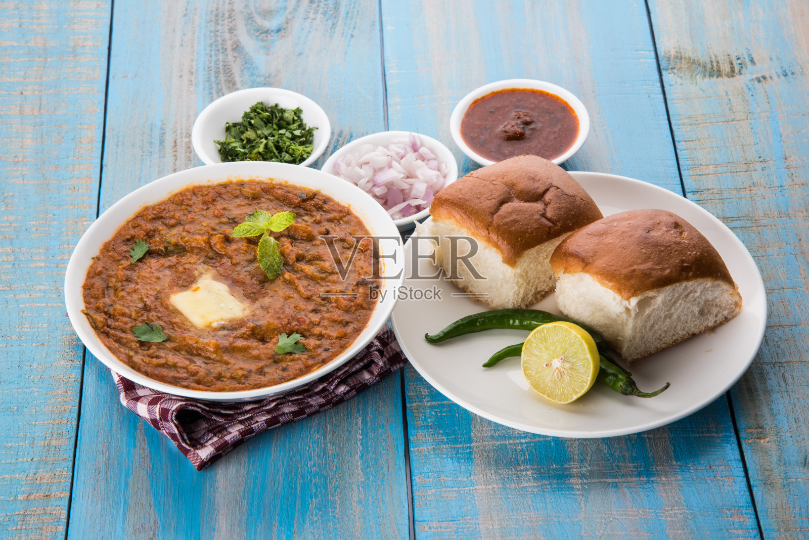 印度辛辣快餐Pav Bhaji面包照片摄影图片