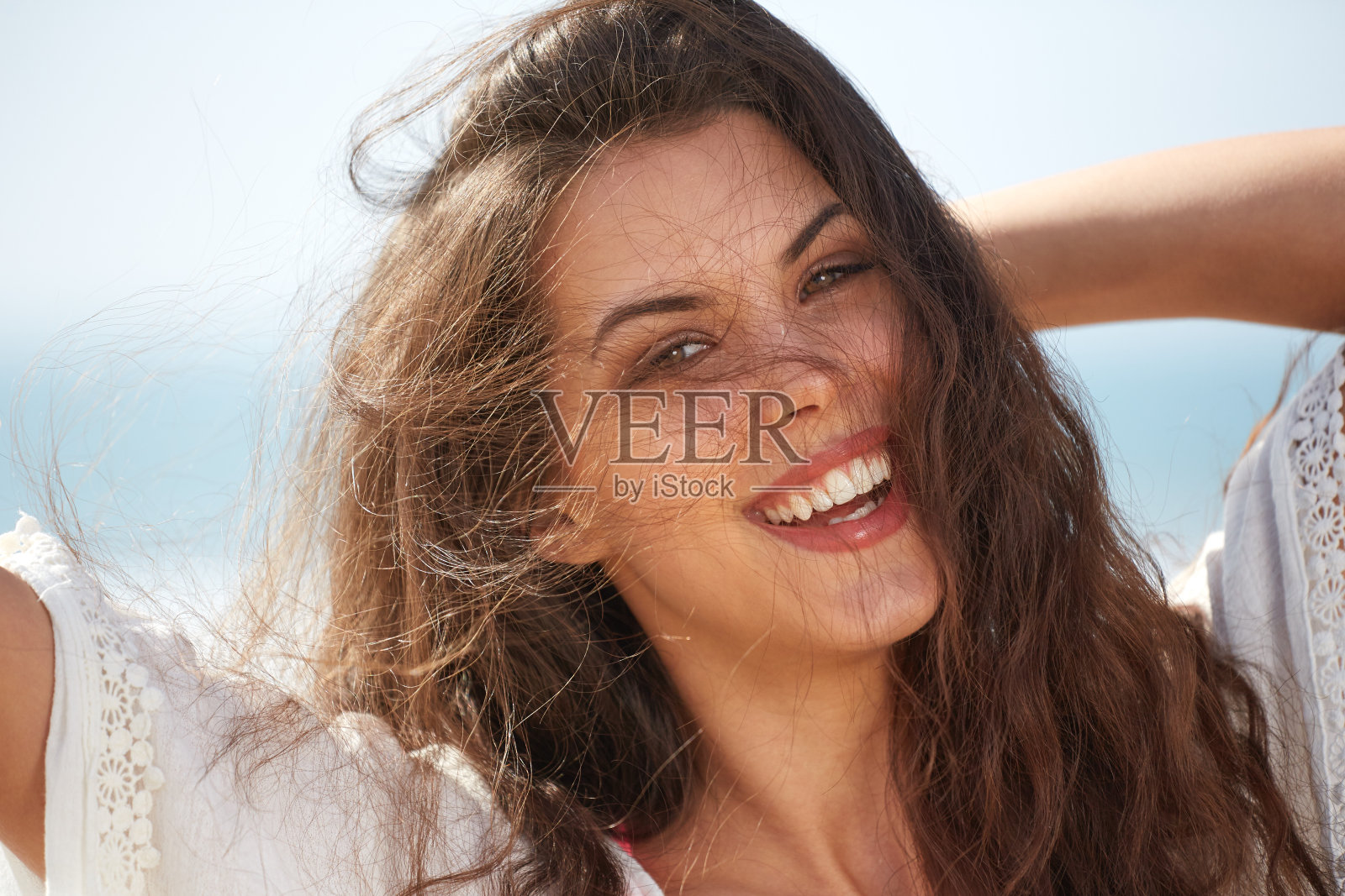 特写的美丽女孩的肖像。照片摄影图片