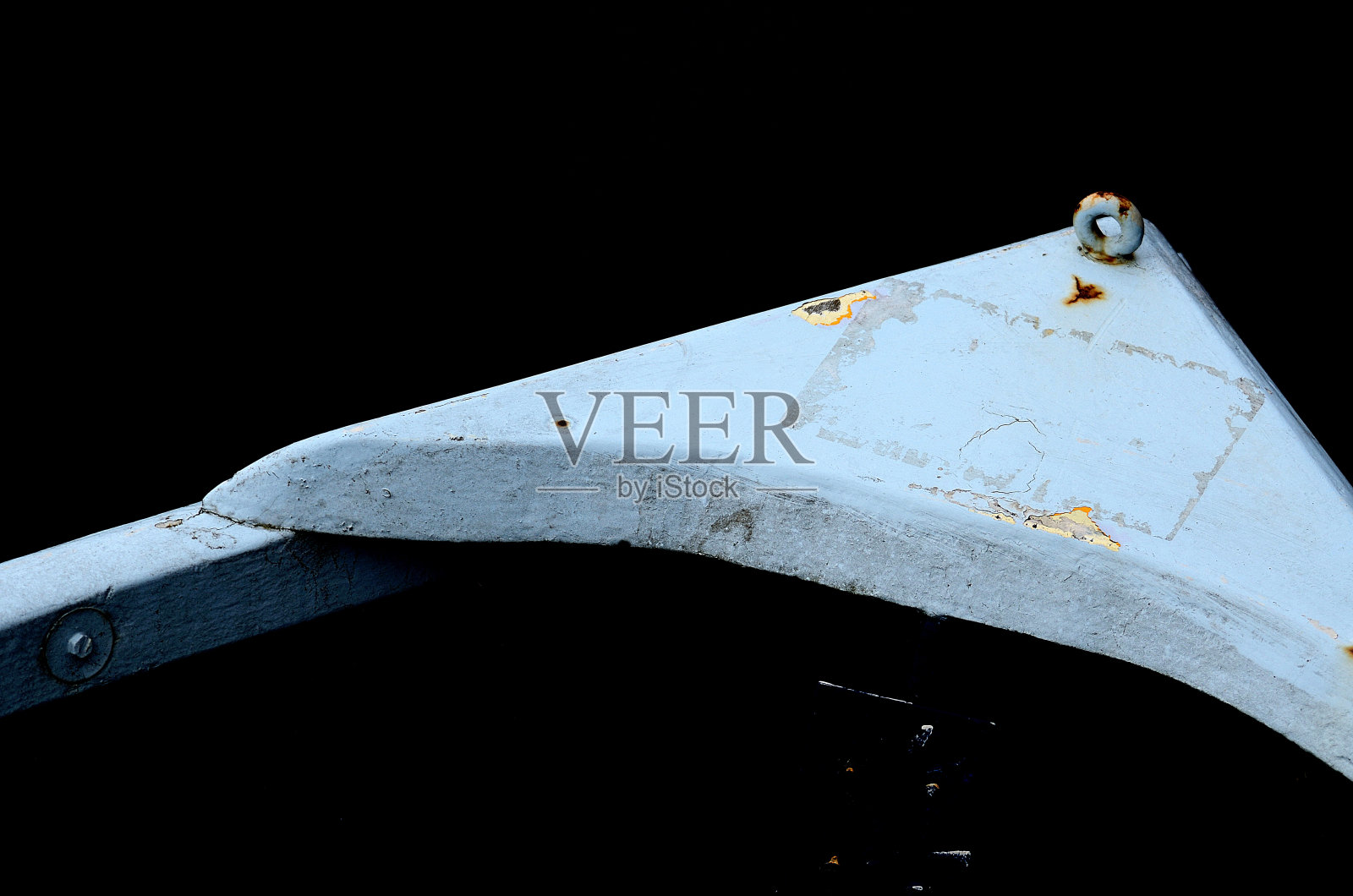 黑色背景下的金属特写镜头照片摄影图片