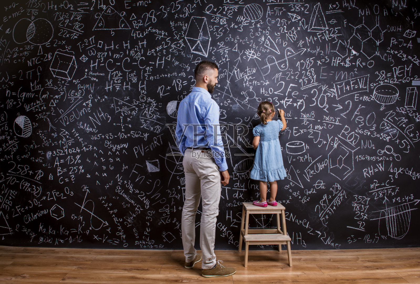 年轻的老师照片摄影图片