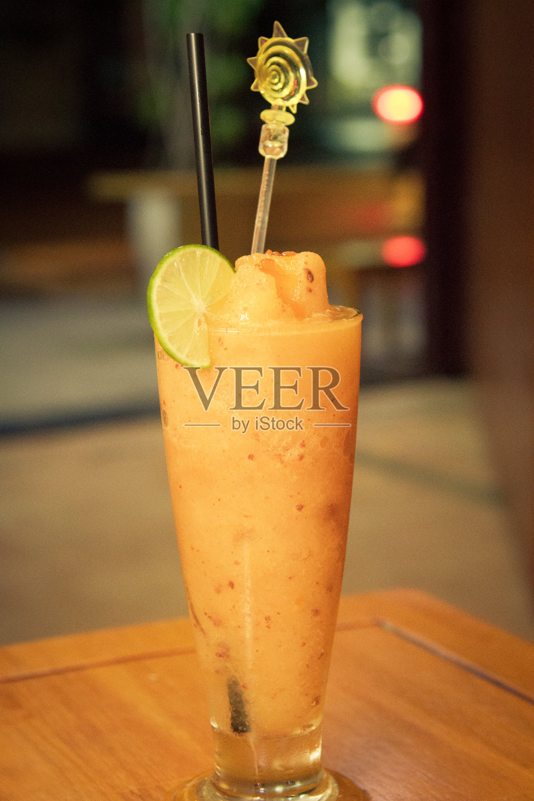 香蕉，草莓和橙子奶昔照片摄影图片