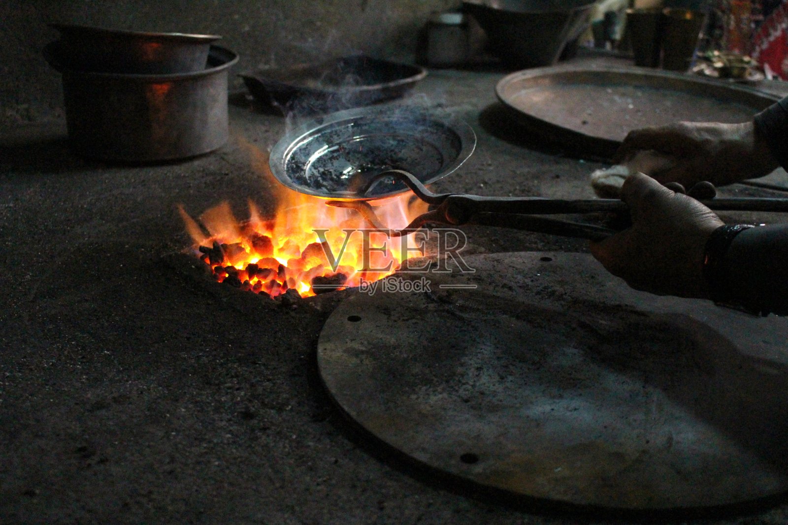 铜镀锡照片摄影图片