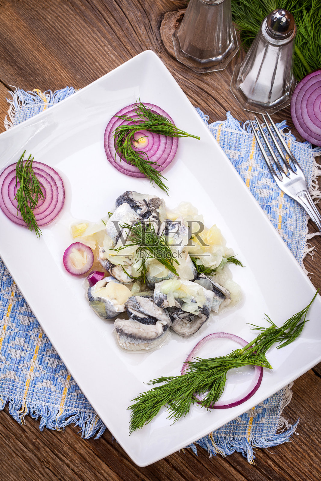 美味的鲱鱼片。照片摄影图片