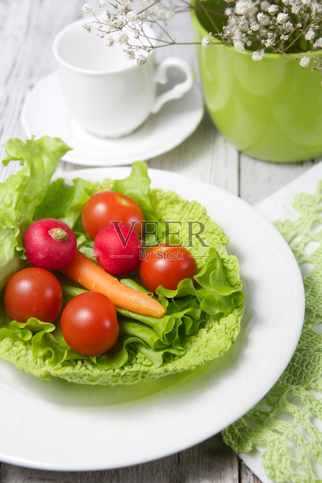 早餐配绿色沙拉照片摄影图片
