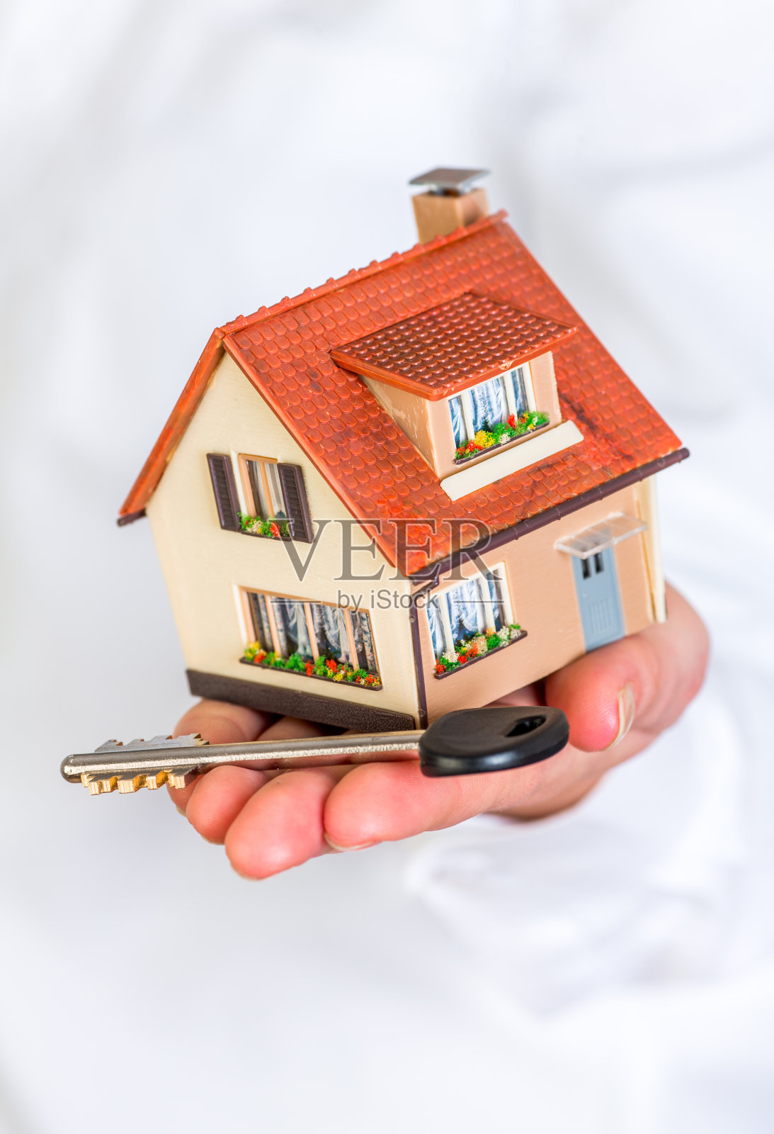房子在人手里照片摄影图片