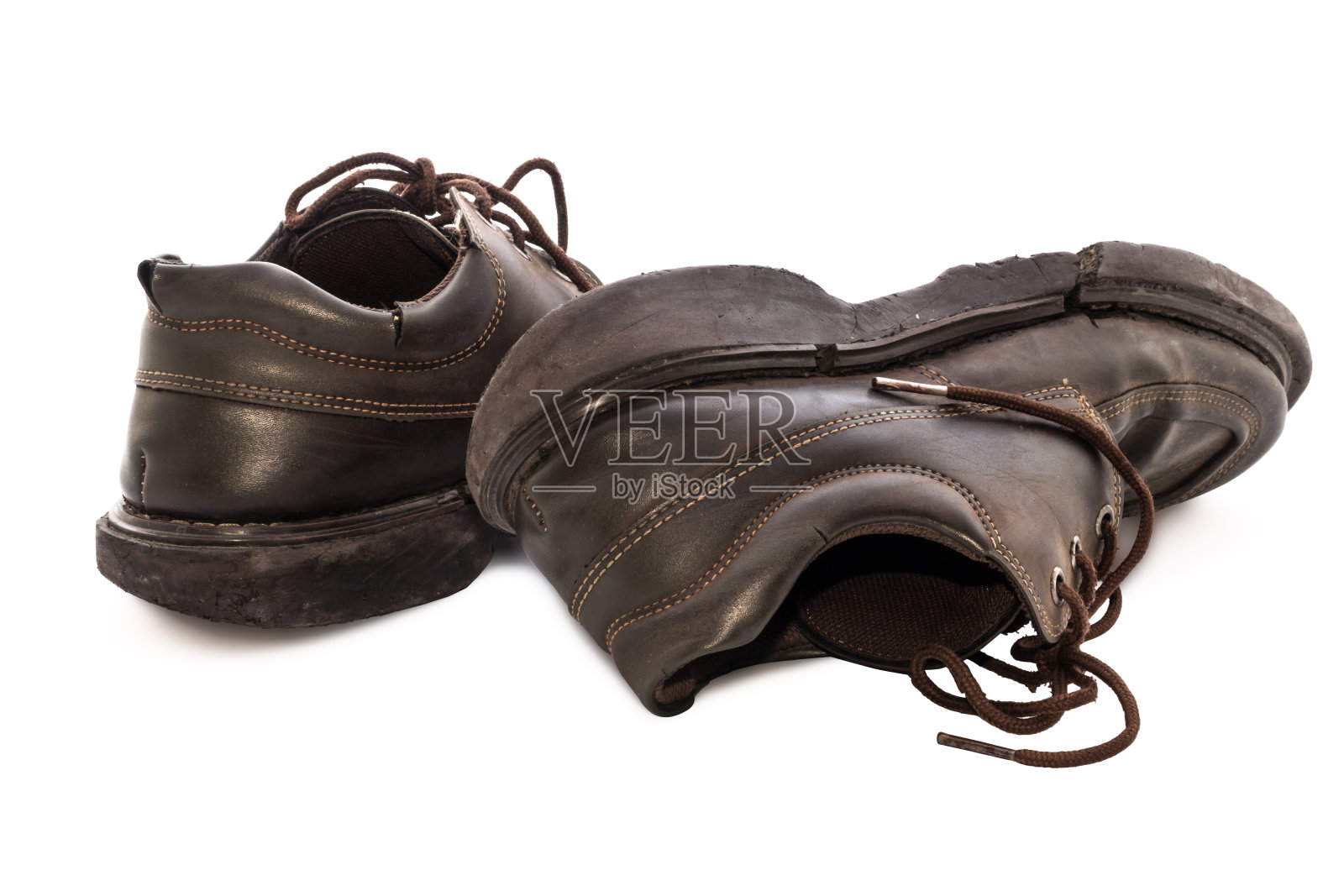 旧鞋静物：一双棕色皮鞋照片摄影图片