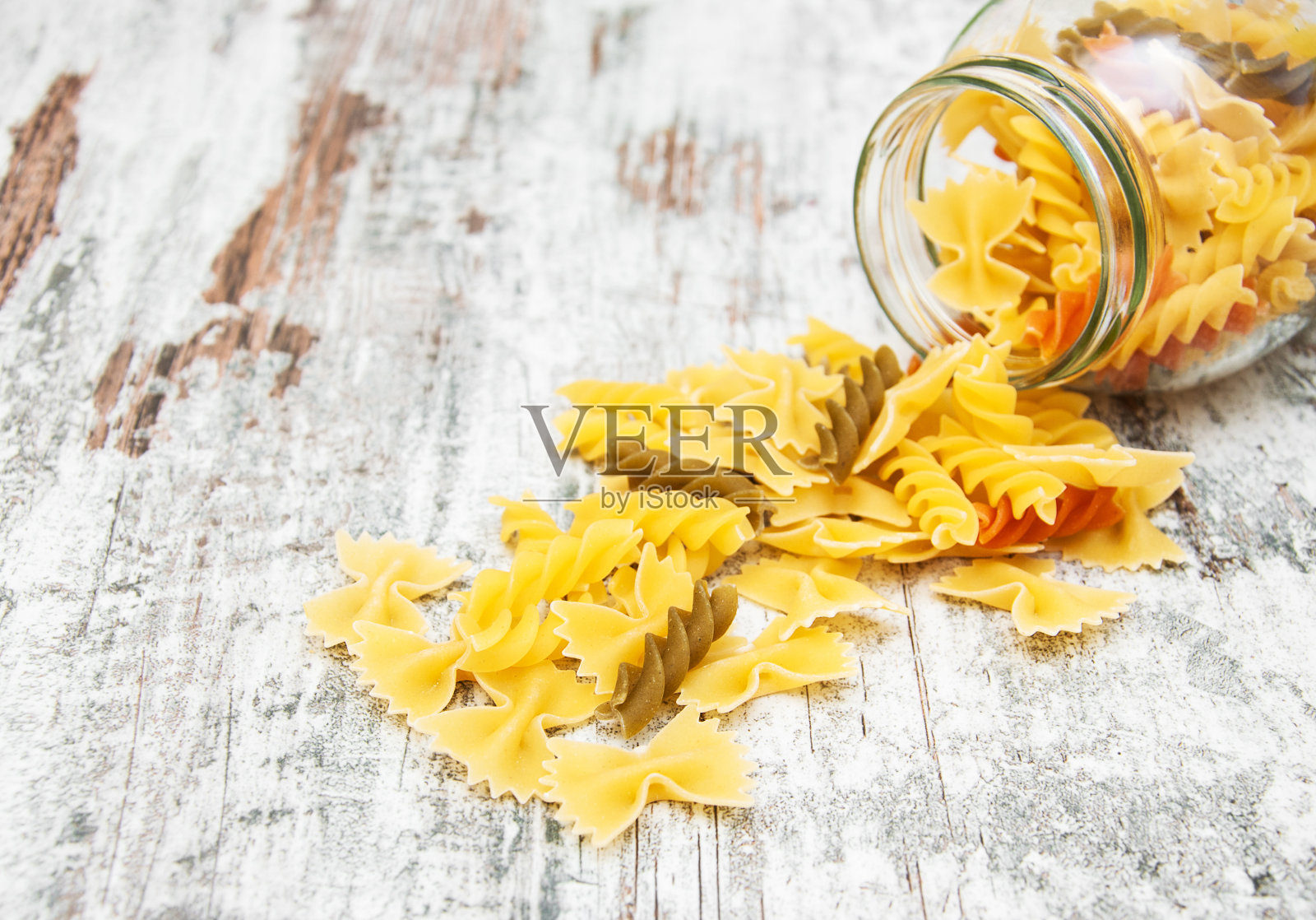 罐装各种意大利面照片摄影图片