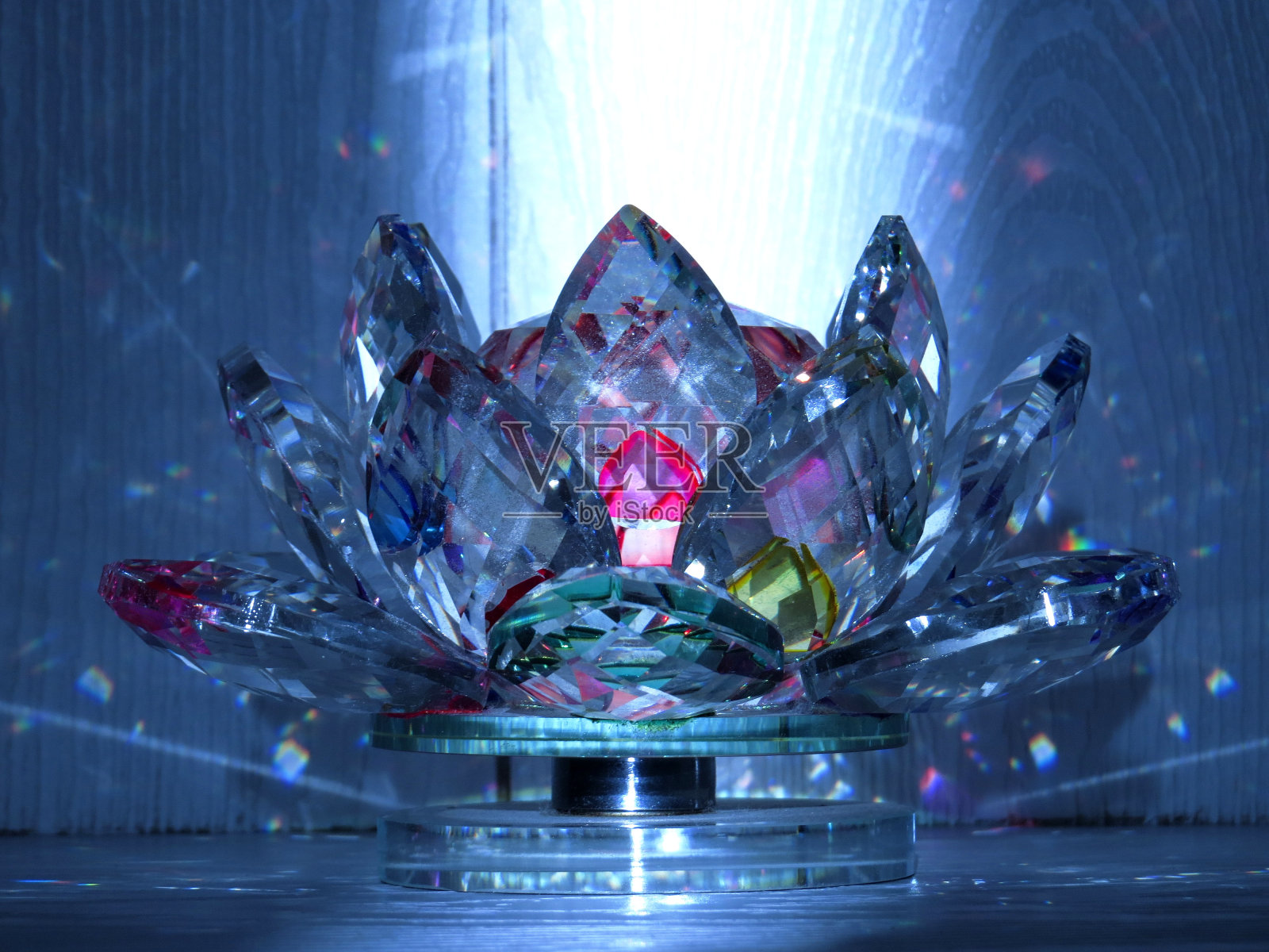 光折射成不同的颜色照片摄影图片