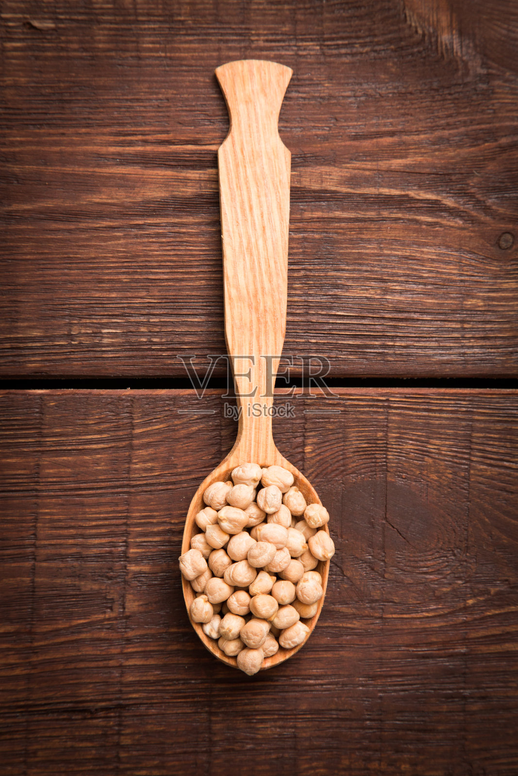 鹰嘴豆生物深色木桌照片摄影图片