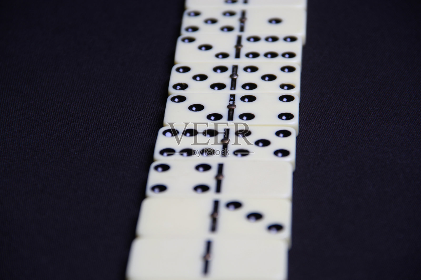 桌上卷尺的高角度视图照片摄影图片