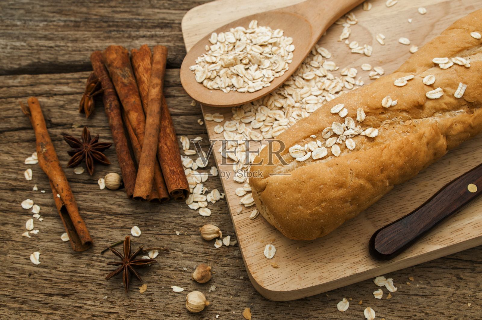 香料，木桌上的面包，泰国照片摄影图片