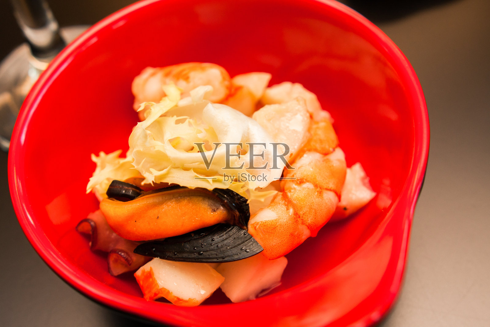 开胃沙拉有虾、贻贝和瓜照片摄影图片