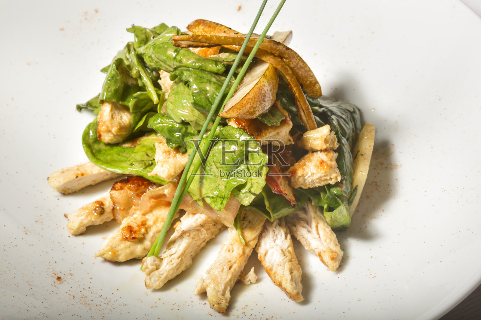 鸡肉条和培根沙拉照片摄影图片