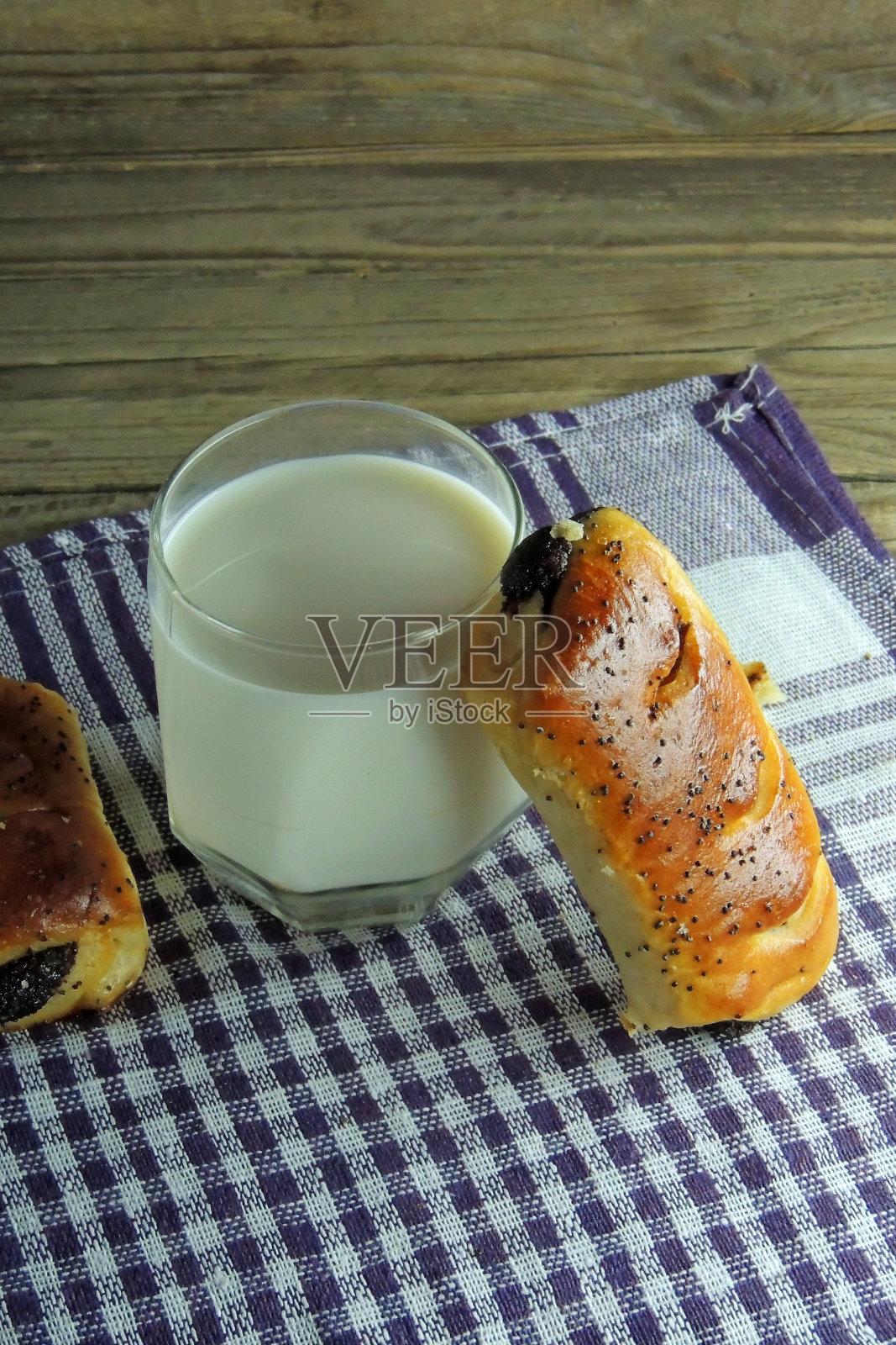 牛奶和面包照片摄影图片