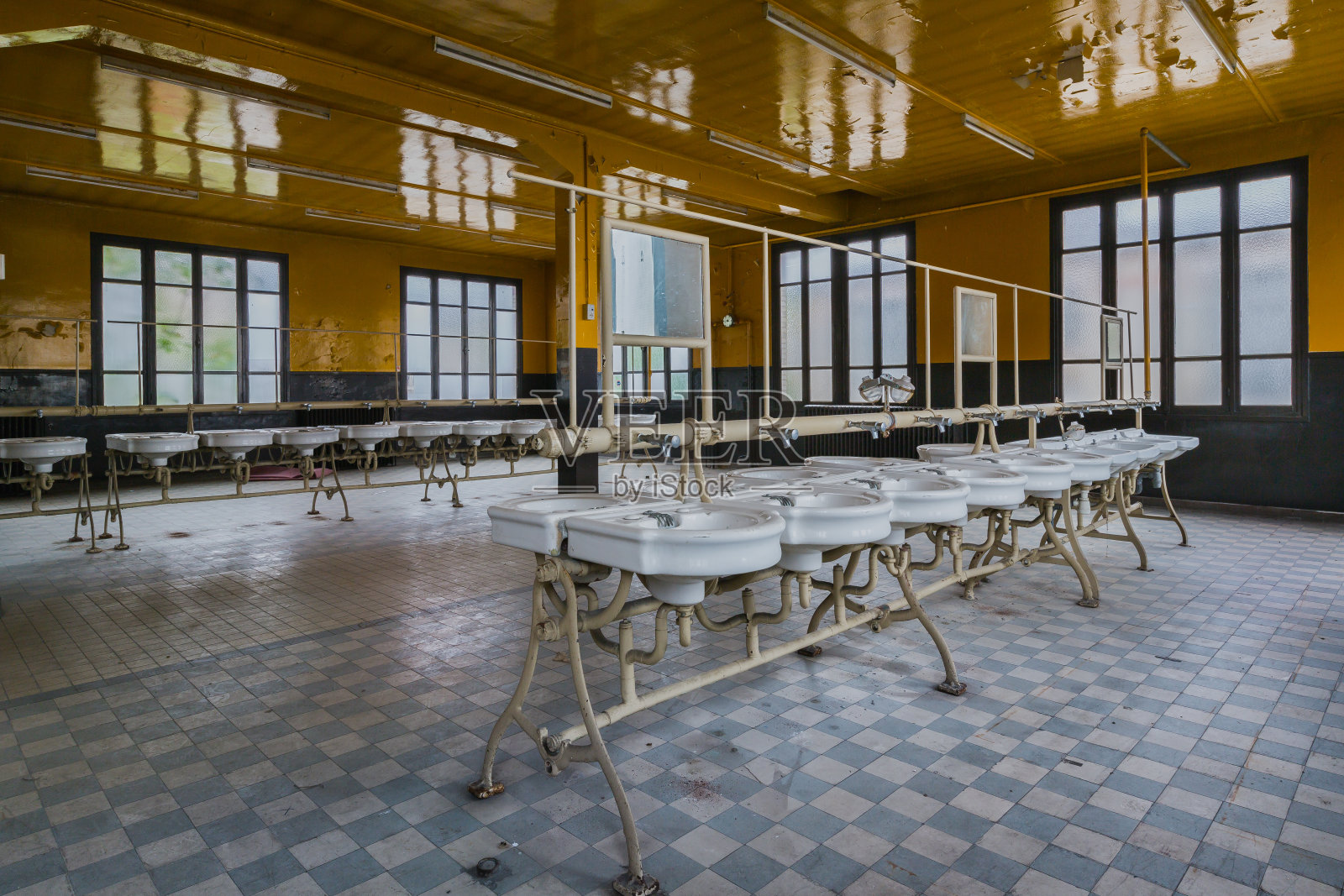 废弃学校的照片摄影图片