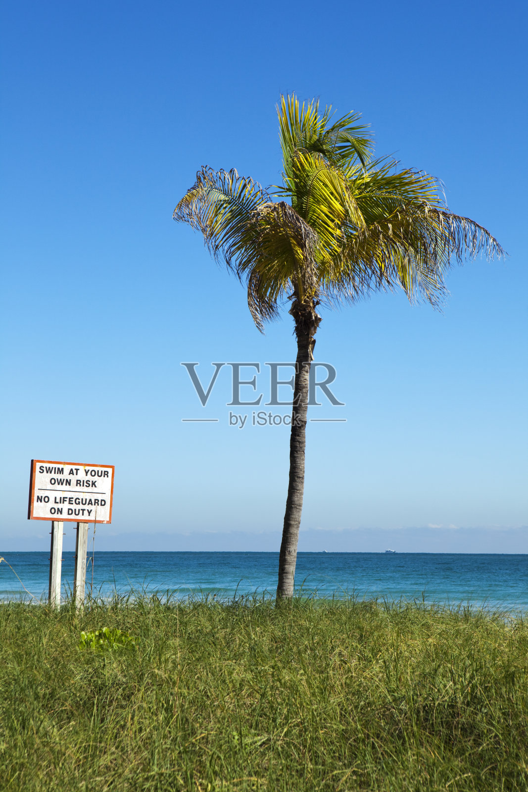 游泳在你自己的风险，垂直照片摄影图片