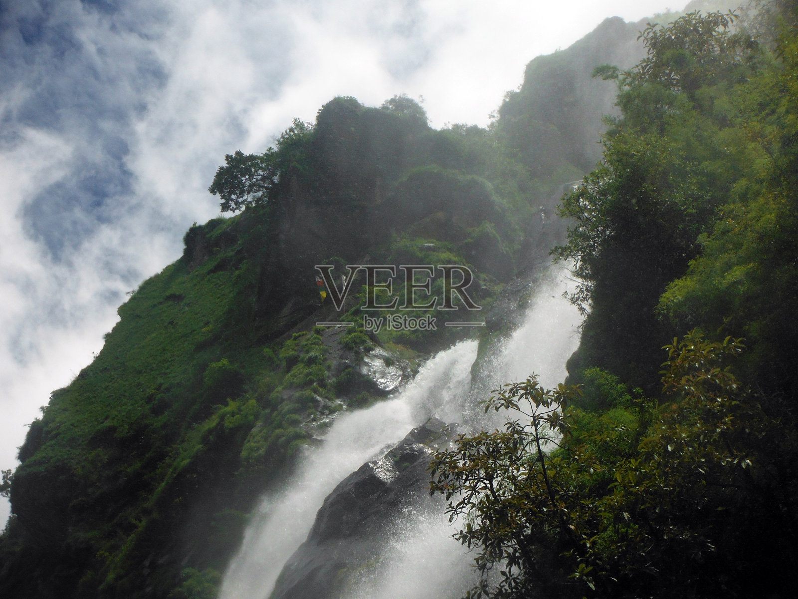 雾山大瀑布照片摄影图片