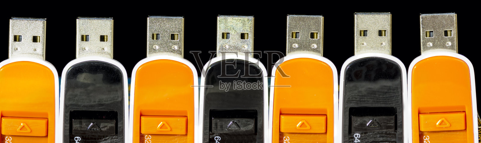 不同颜色的大容量存储驱动器照片摄影图片