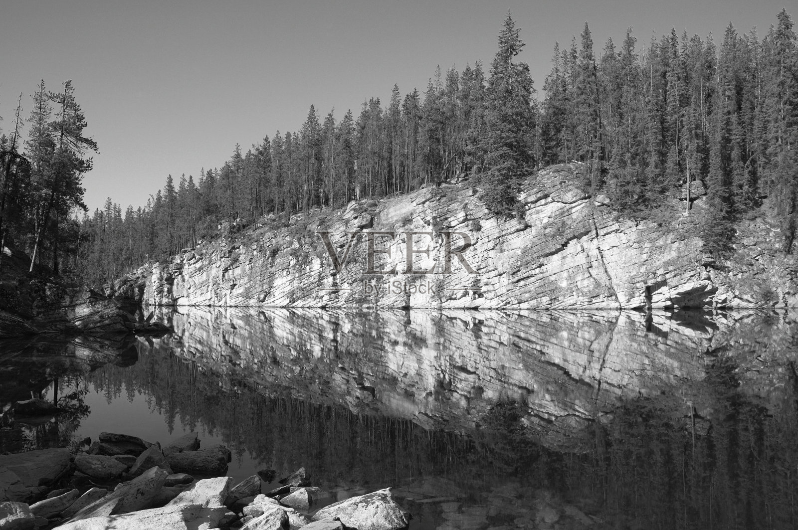加拿大风景与湖泊和森林。碧玉。加拿大照片摄影图片