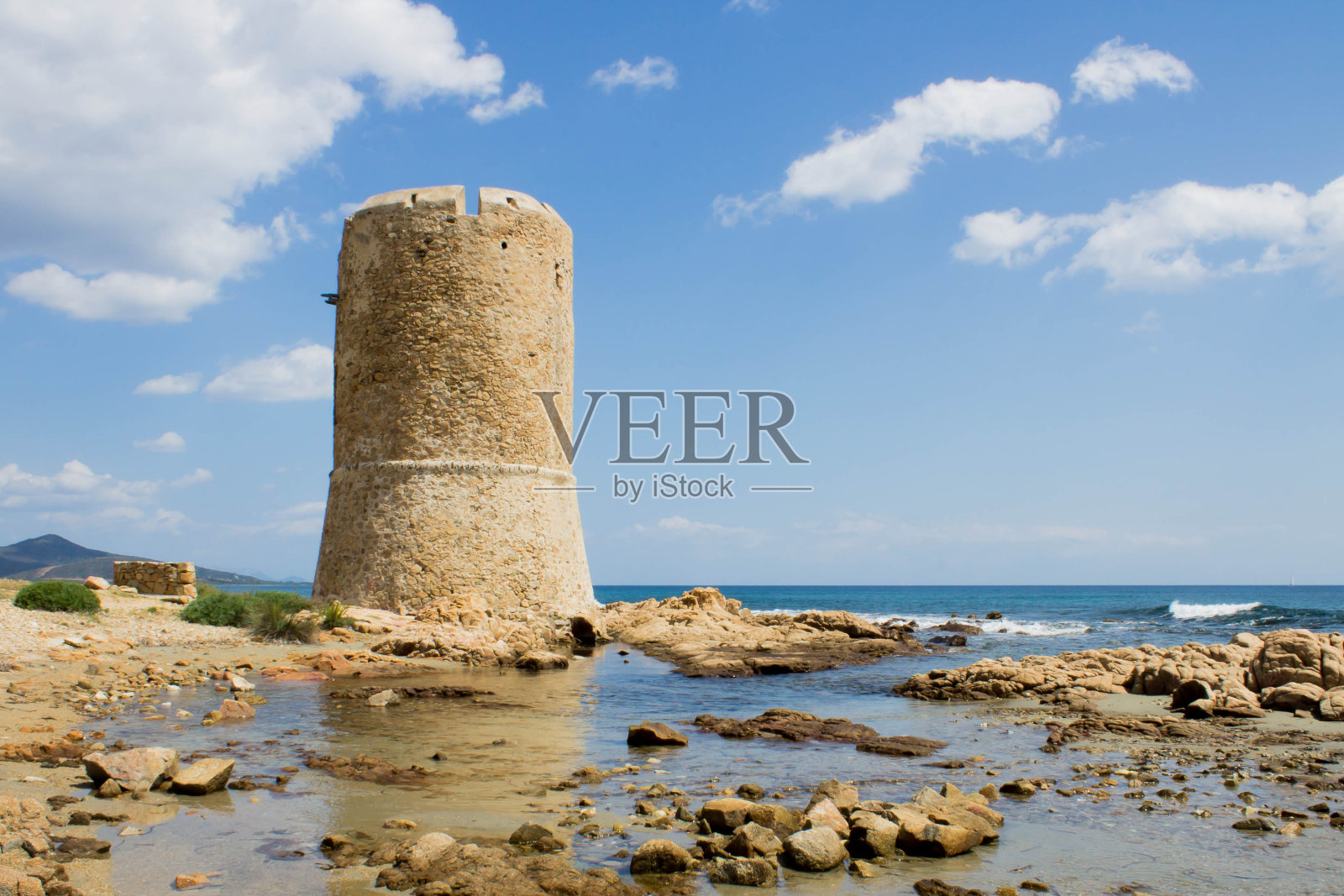 撒丁岛海上的瞭望塔照片摄影图片