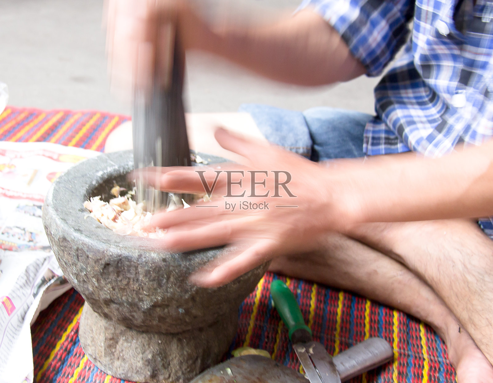 磅榴弹炮的运动模糊照片摄影图片