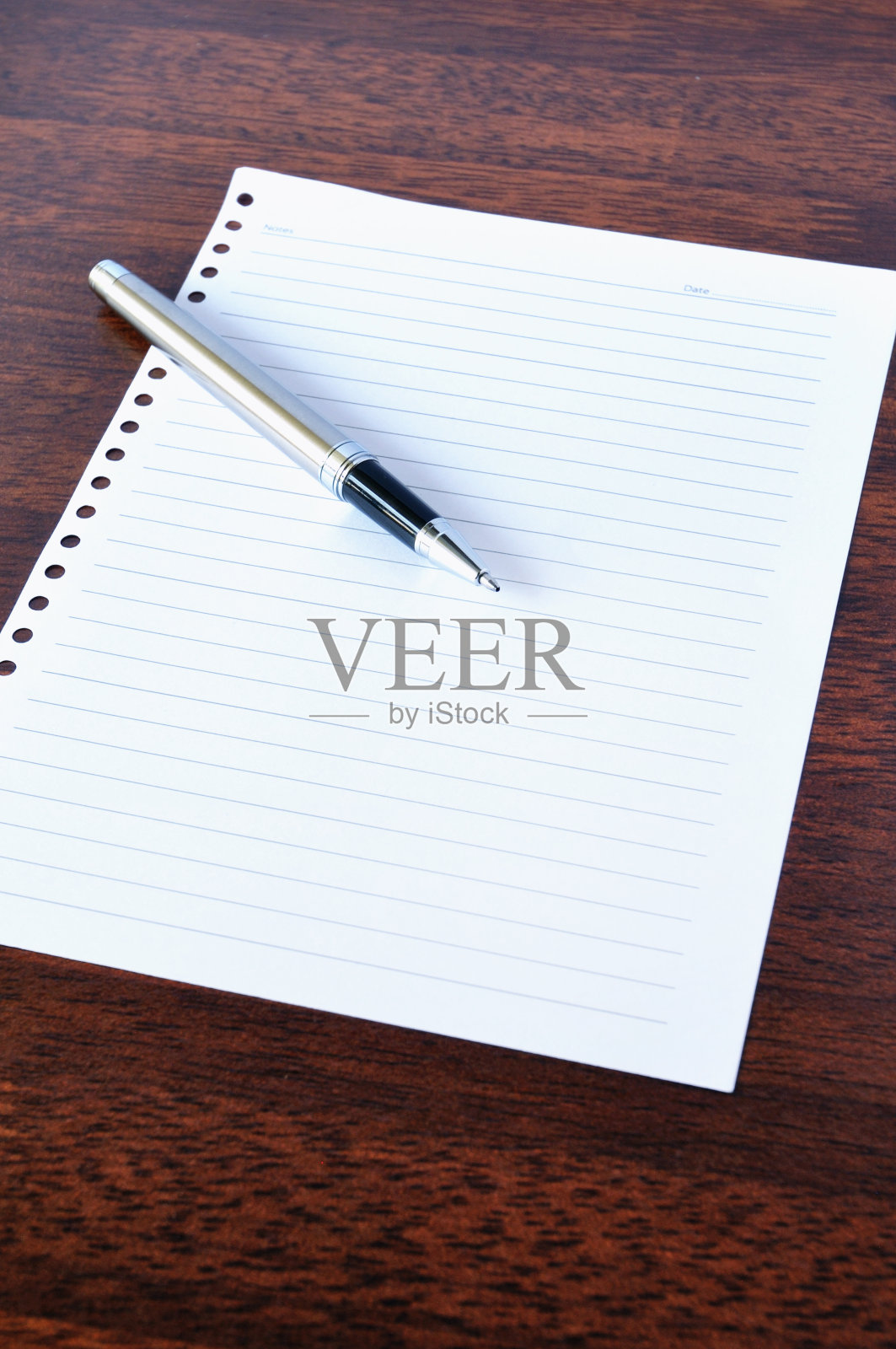 笔和干净的记事本照片摄影图片