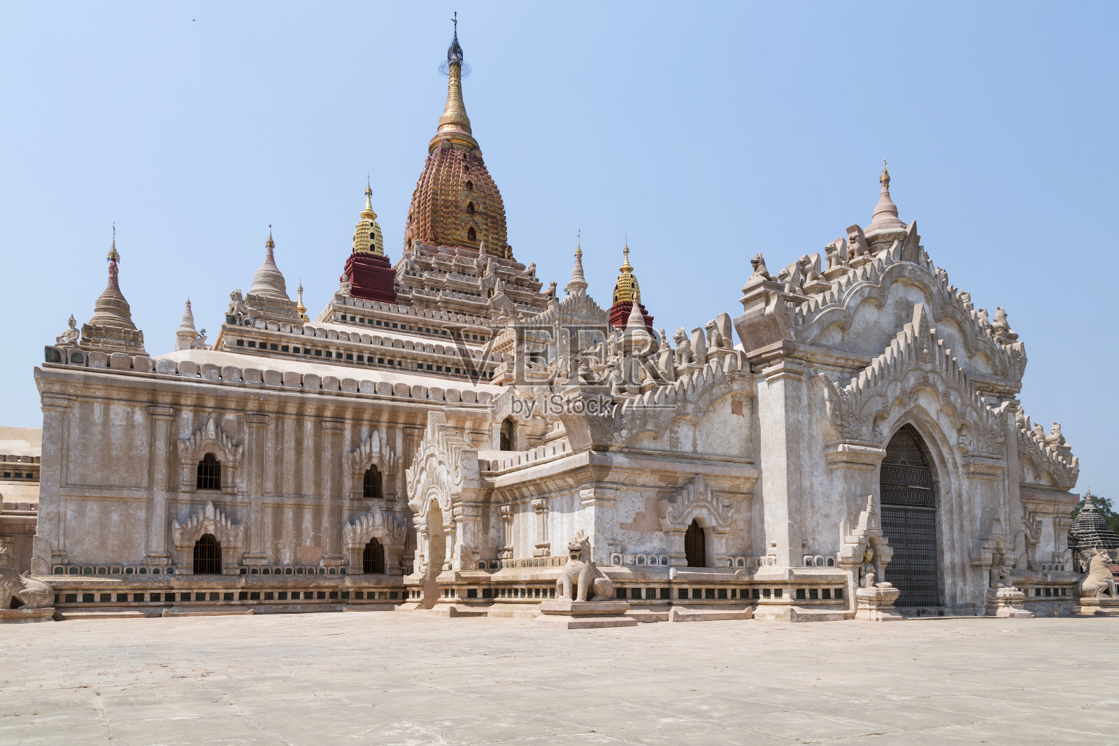 缅甸蒲甘平原上的阿难陀寺照片摄影图片
