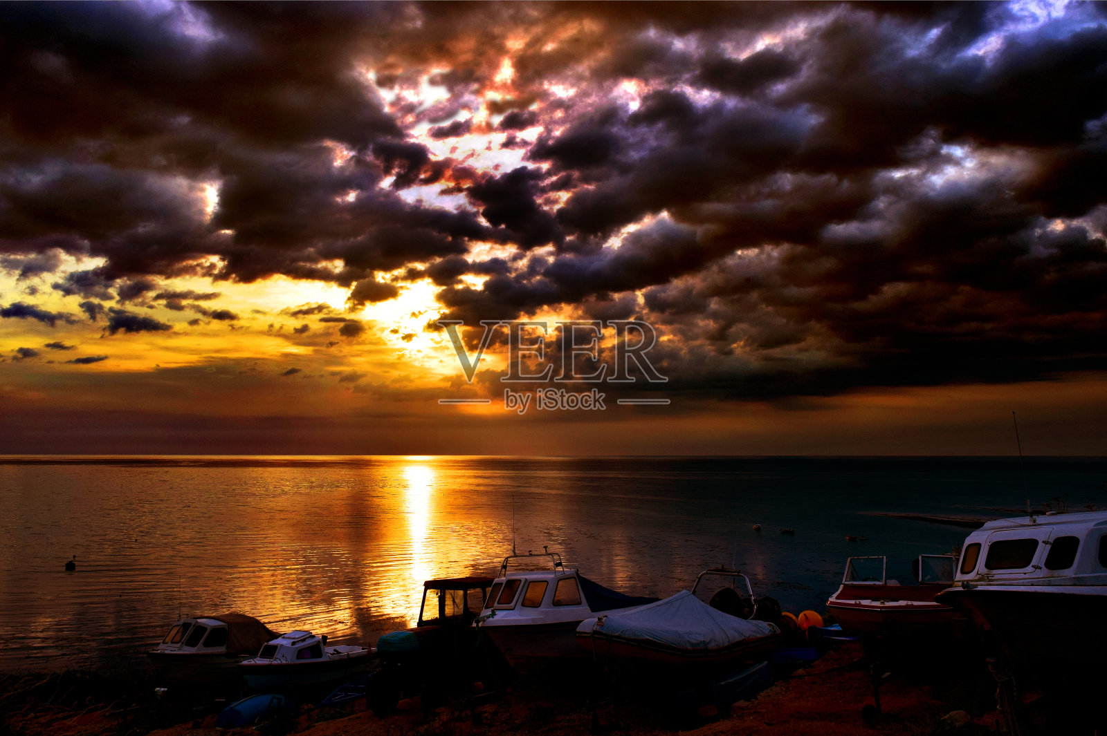 旧船与日出照片摄影图片