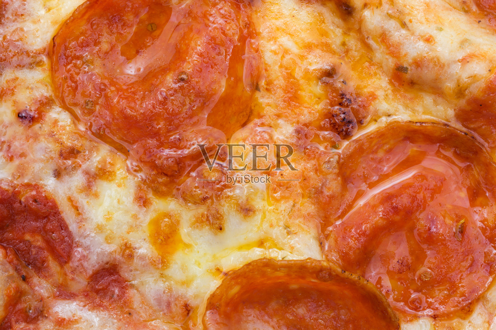 近距离观看意大利辣香肠披萨照片摄影图片