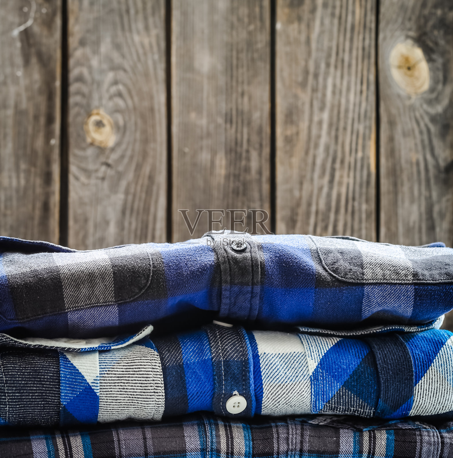 折叠的男式衬衫照片摄影图片