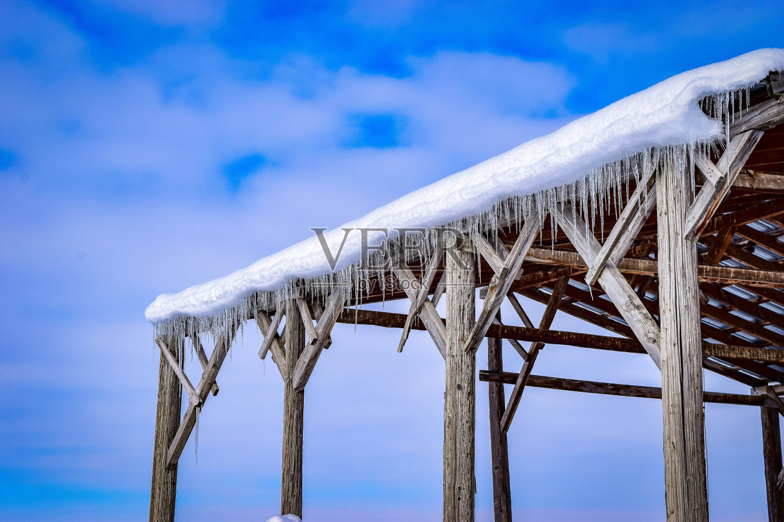 干草谷仓冰柱照片摄影图片