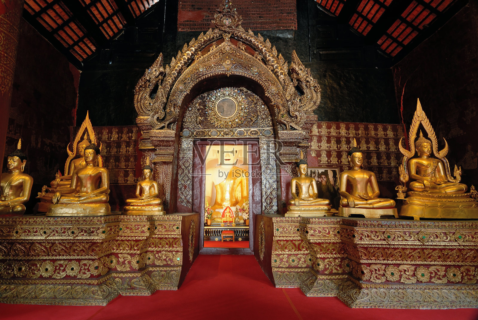 泰国清迈寺美丽的古代佛祖照片摄影图片