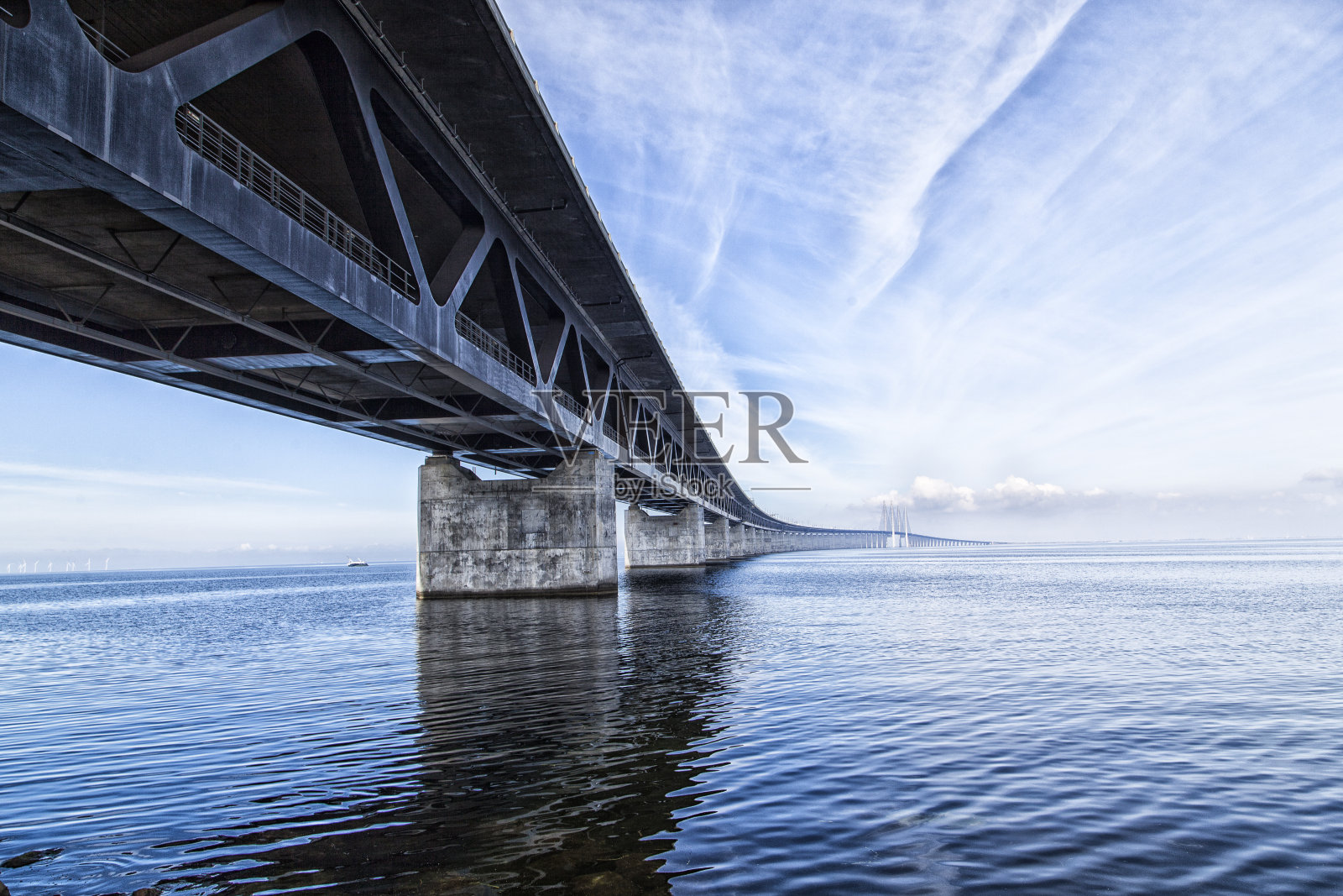 厄勒海峡大桥，厄勒海峡大桥，海上桥梁照片摄影图片