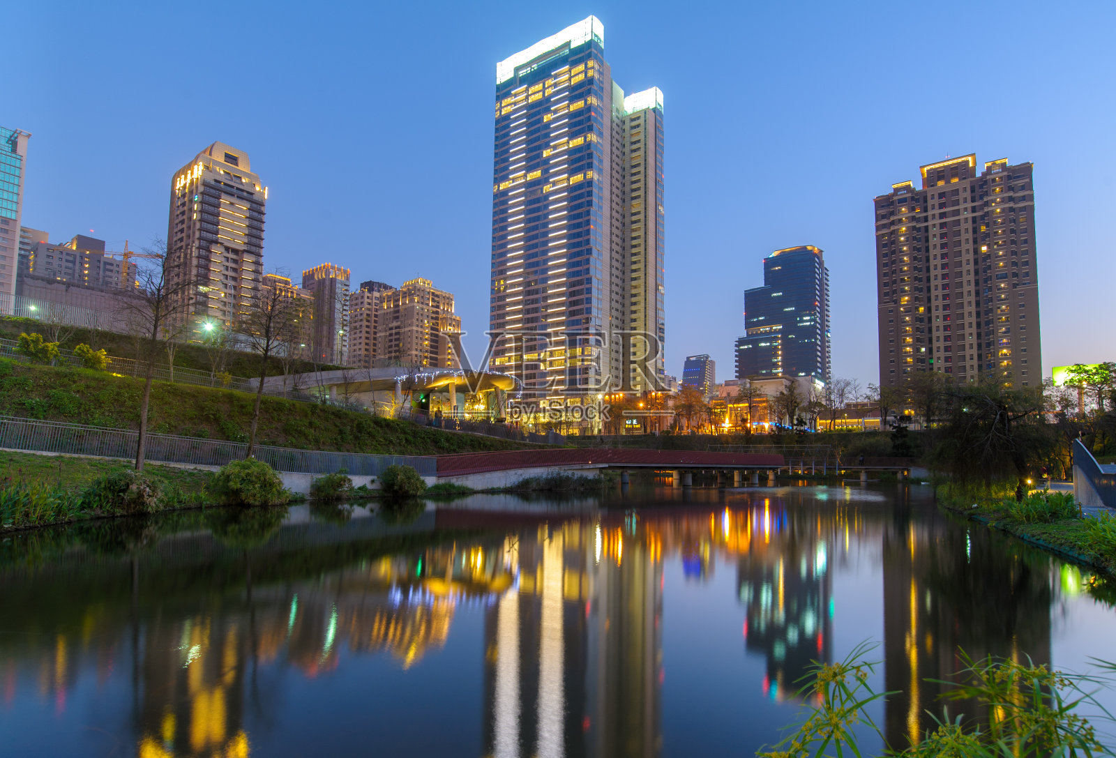 台湾台中市的天际线照片摄影图片