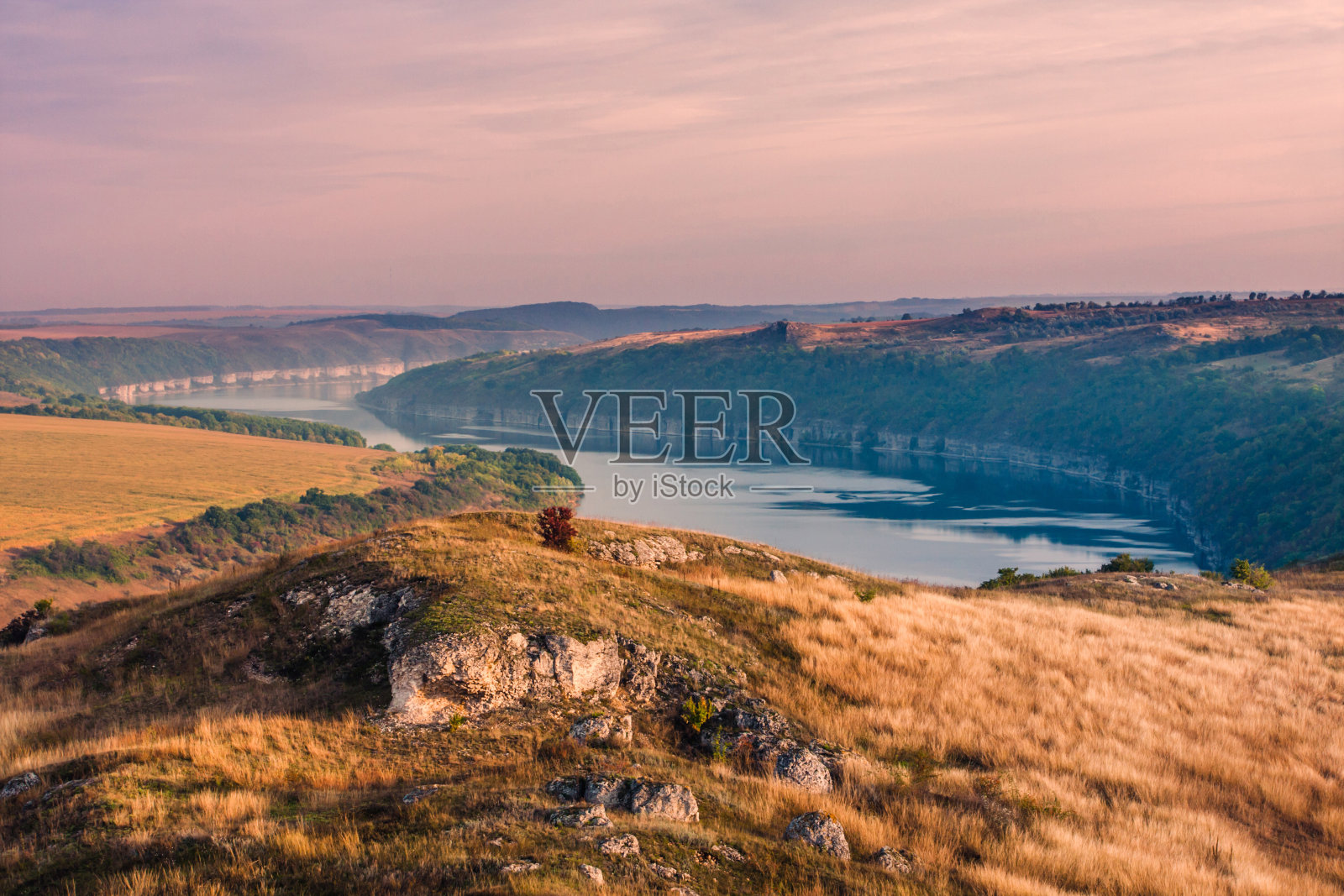 岩石上温暖的早晨照片摄影图片