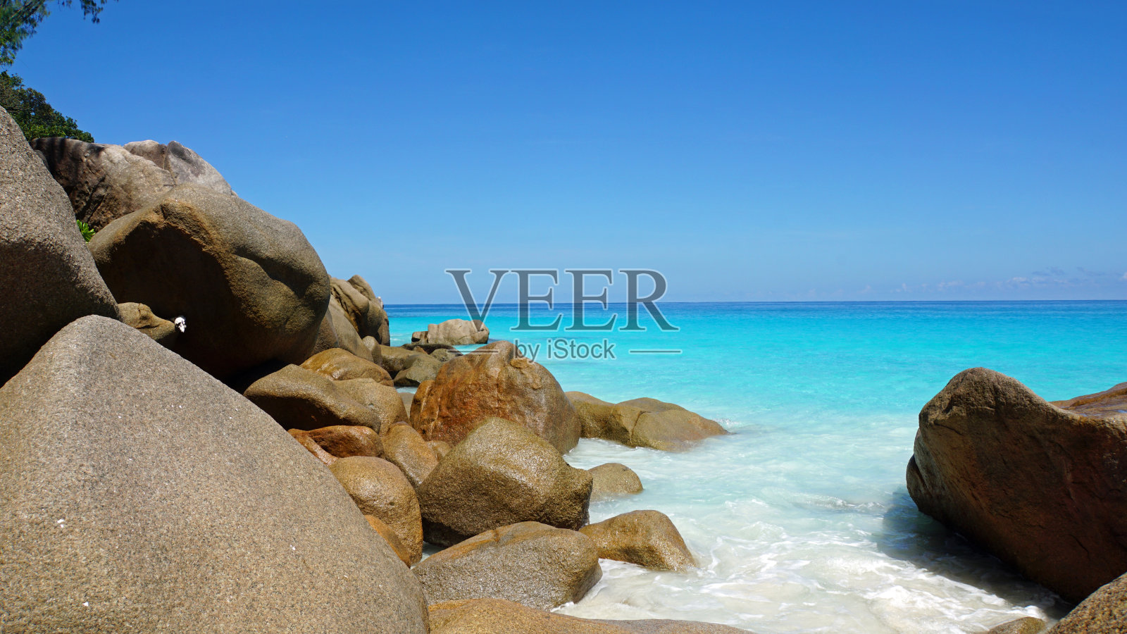 海浪和花岗岩照片摄影图片