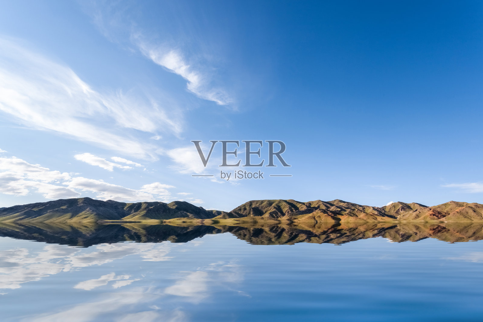 湖上蓝天照片摄影图片