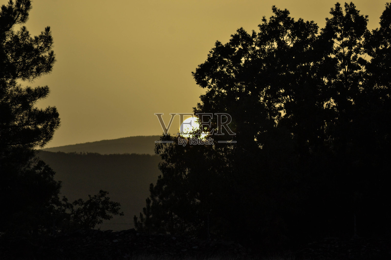 《瓜达拉玛山脉的日落》照片摄影图片