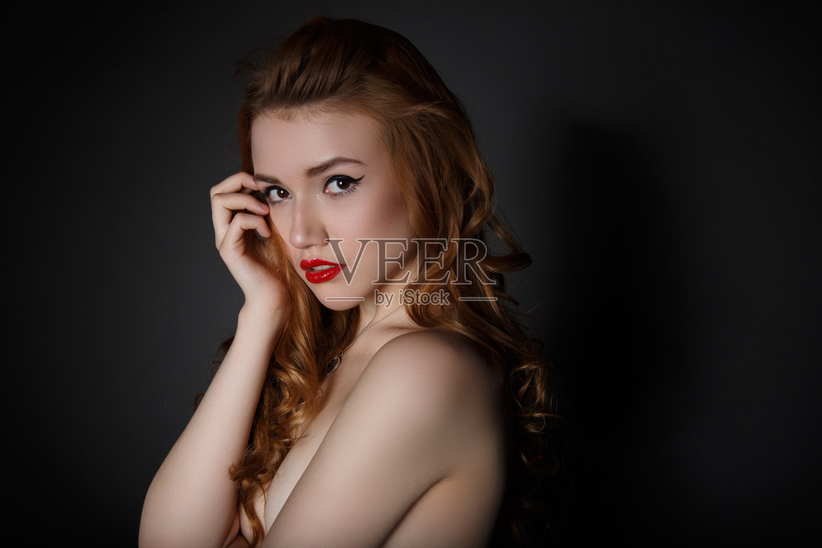 《孤独的女人照片摄影图片