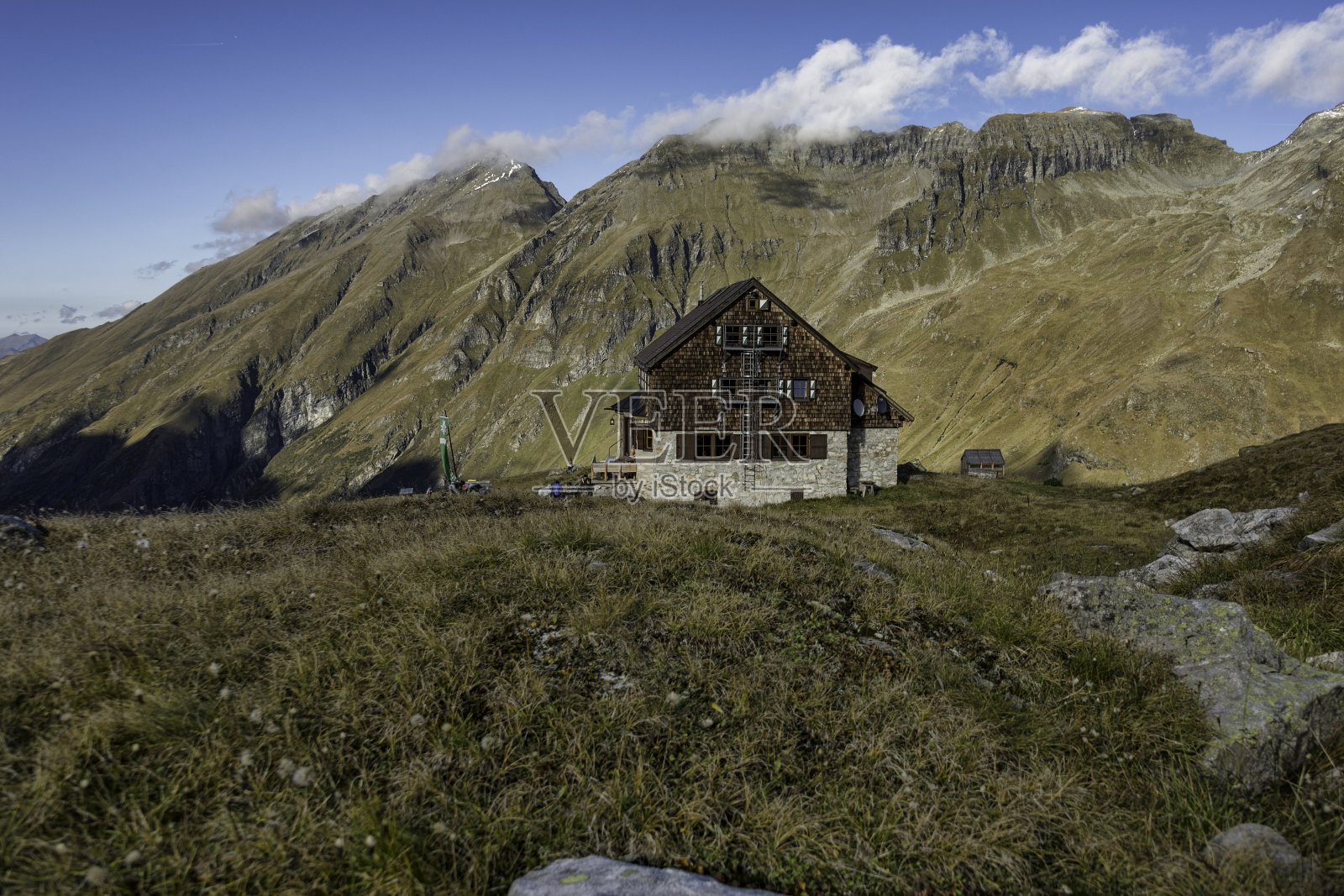 F是新的F?rther H ?被带到一个山谷。照片摄影图片