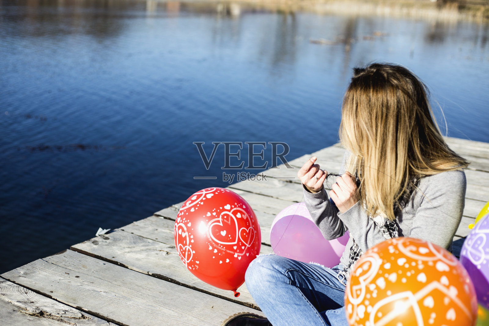 玩气球玩得开心照片摄影图片