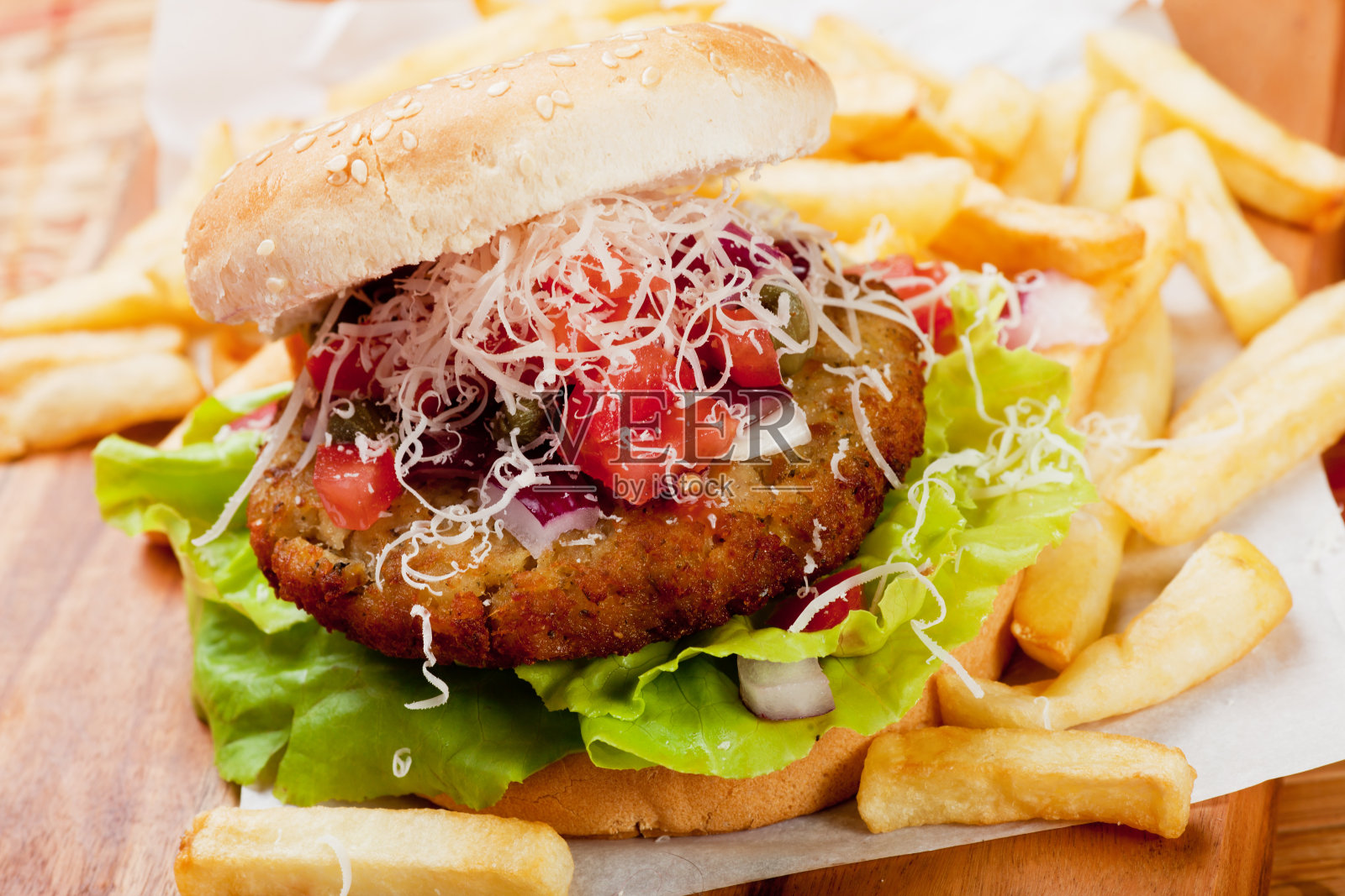 汉堡加碎乳酪照片摄影图片