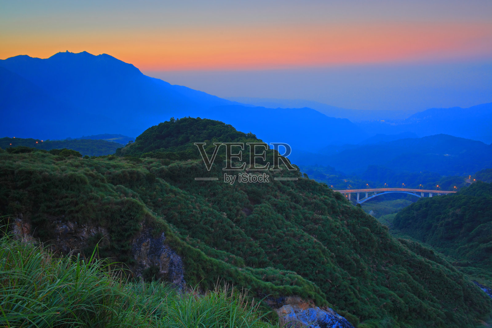台湾北部的金色日落照片摄影图片