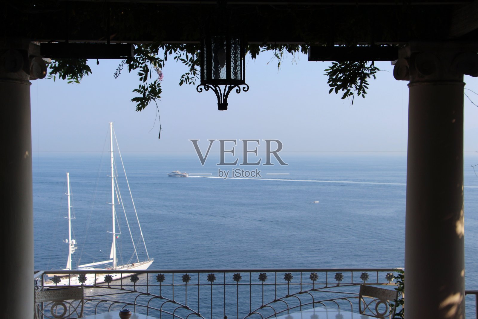 索伦托-用帆眺望大海照片摄影图片